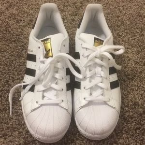 Adidas women’s size 8 Superstar navy and wht shoe.